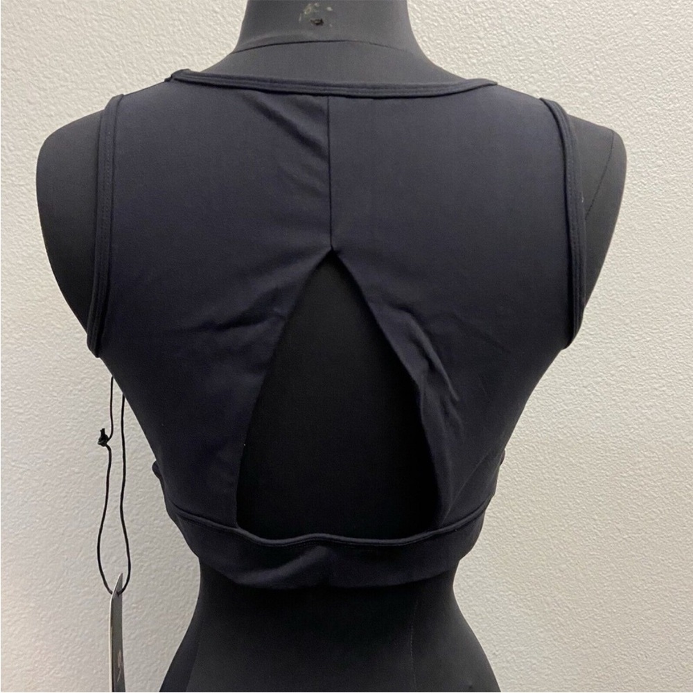 Mono B Women's Black Cutout
Performance Sports Bra Size Small
Removable Pads NWT